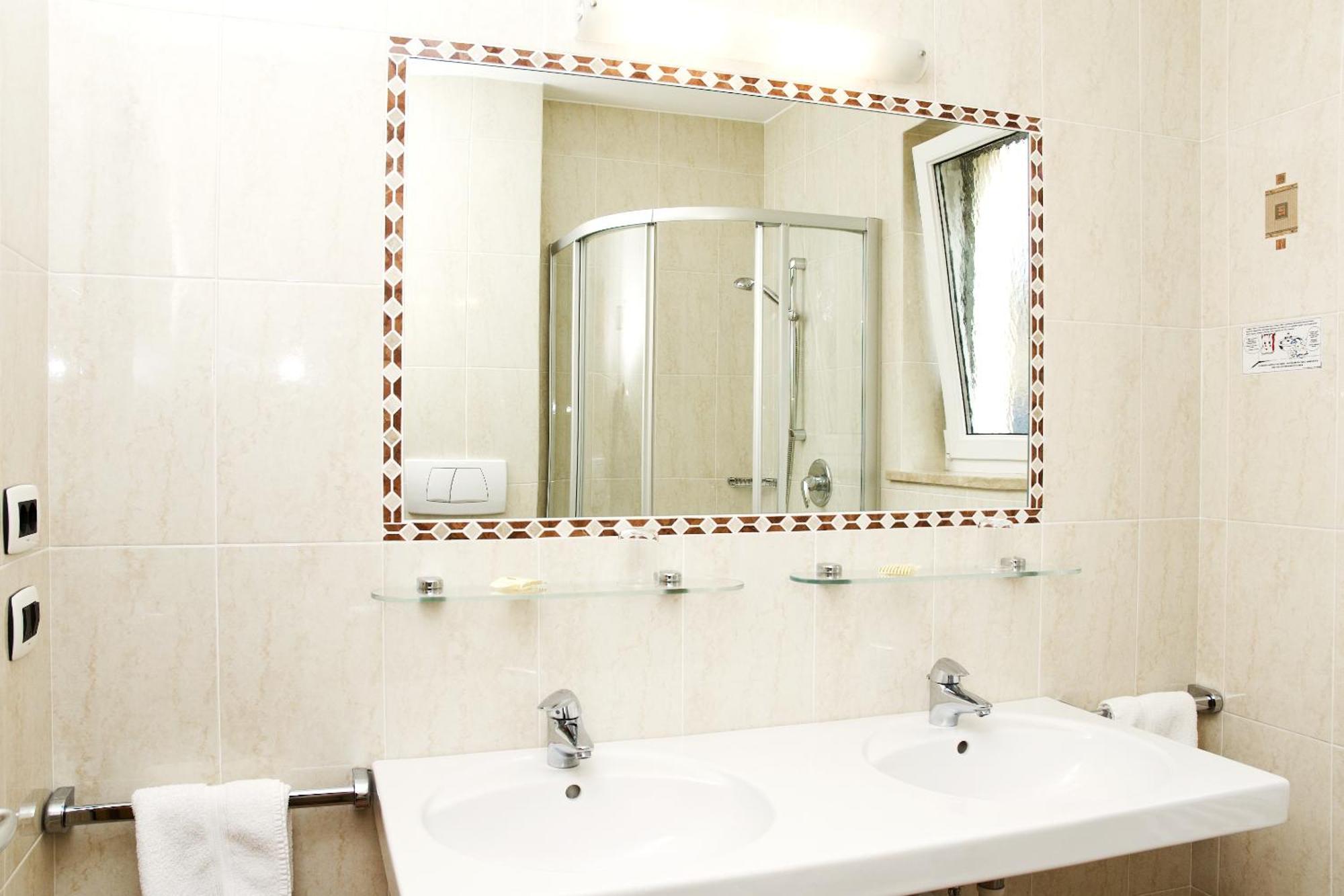 Hotel Loewenwirt Tscherms Zewnętrze zdjęcie