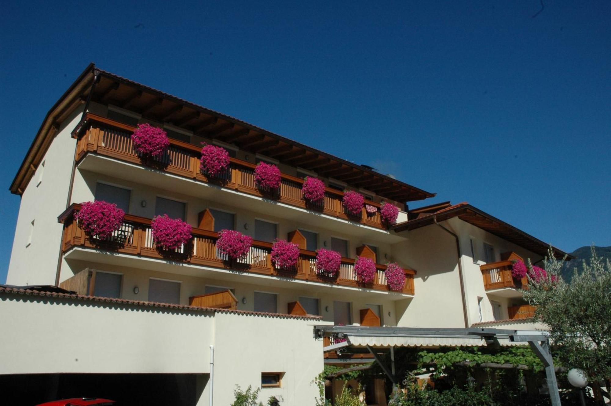 Hotel Loewenwirt Tscherms Zewnętrze zdjęcie