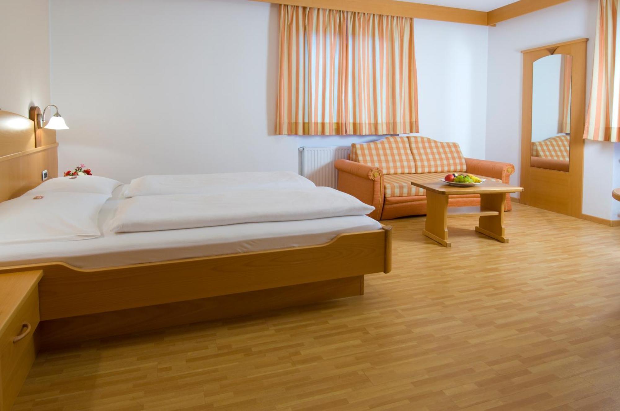 Hotel Loewenwirt Tscherms Zewnętrze zdjęcie