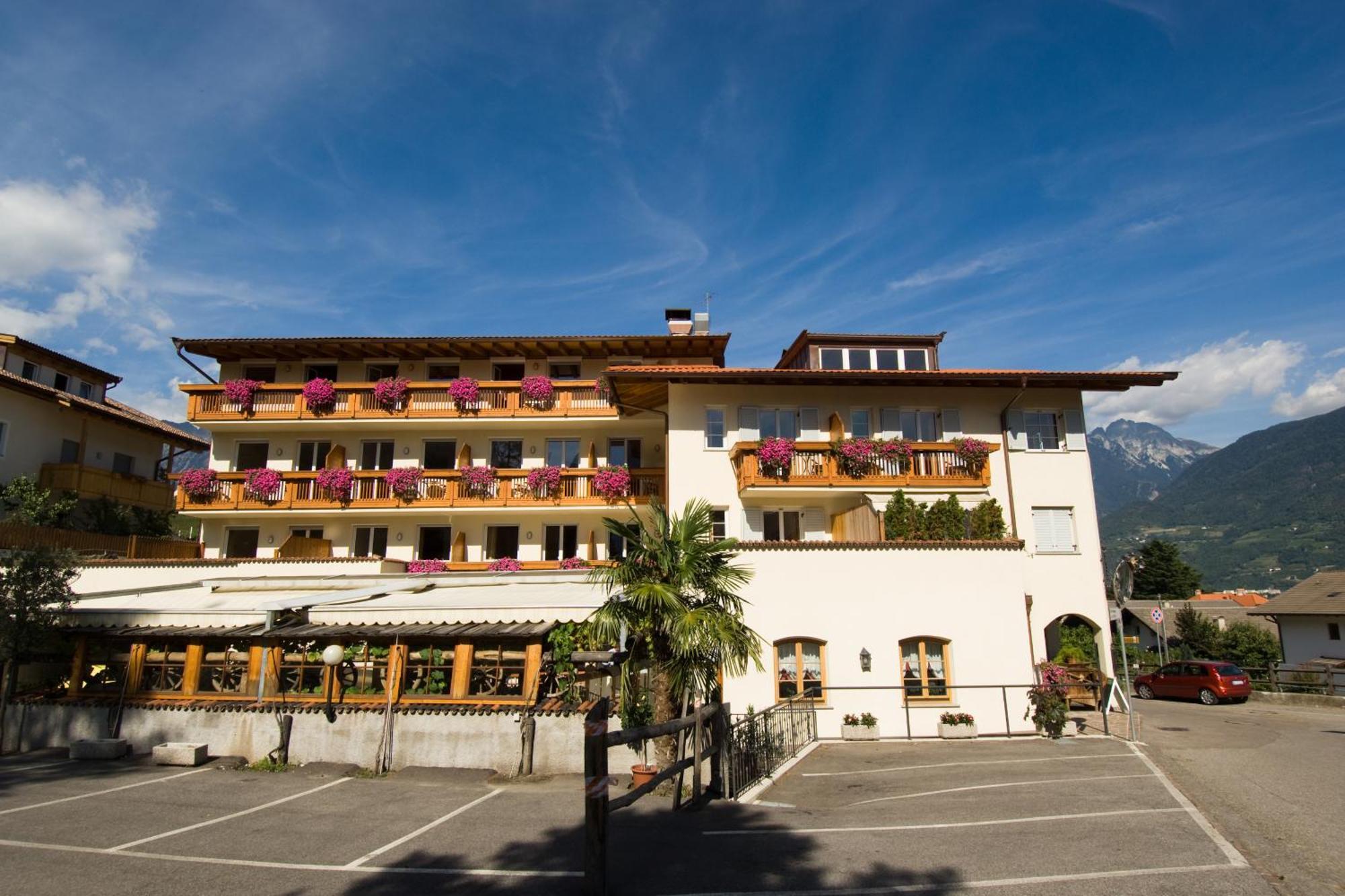 Hotel Loewenwirt Tscherms Zewnętrze zdjęcie